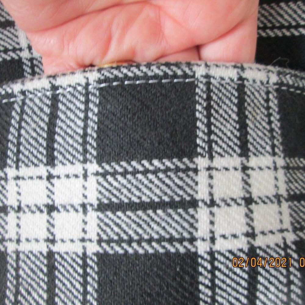 'IZOD' Large Satchel Vegan Black& White Plaid Textile - Picture 3 of 7